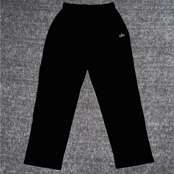 Alo Yogo Quarter Zip Sweatshirt and Sweatpants - Picture 3 of 4
